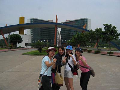 2004 (41).jpg - Sep-5~13--2004-第五屆世華會會後旅遊之一---(珠海市-中山大學珠海校區)